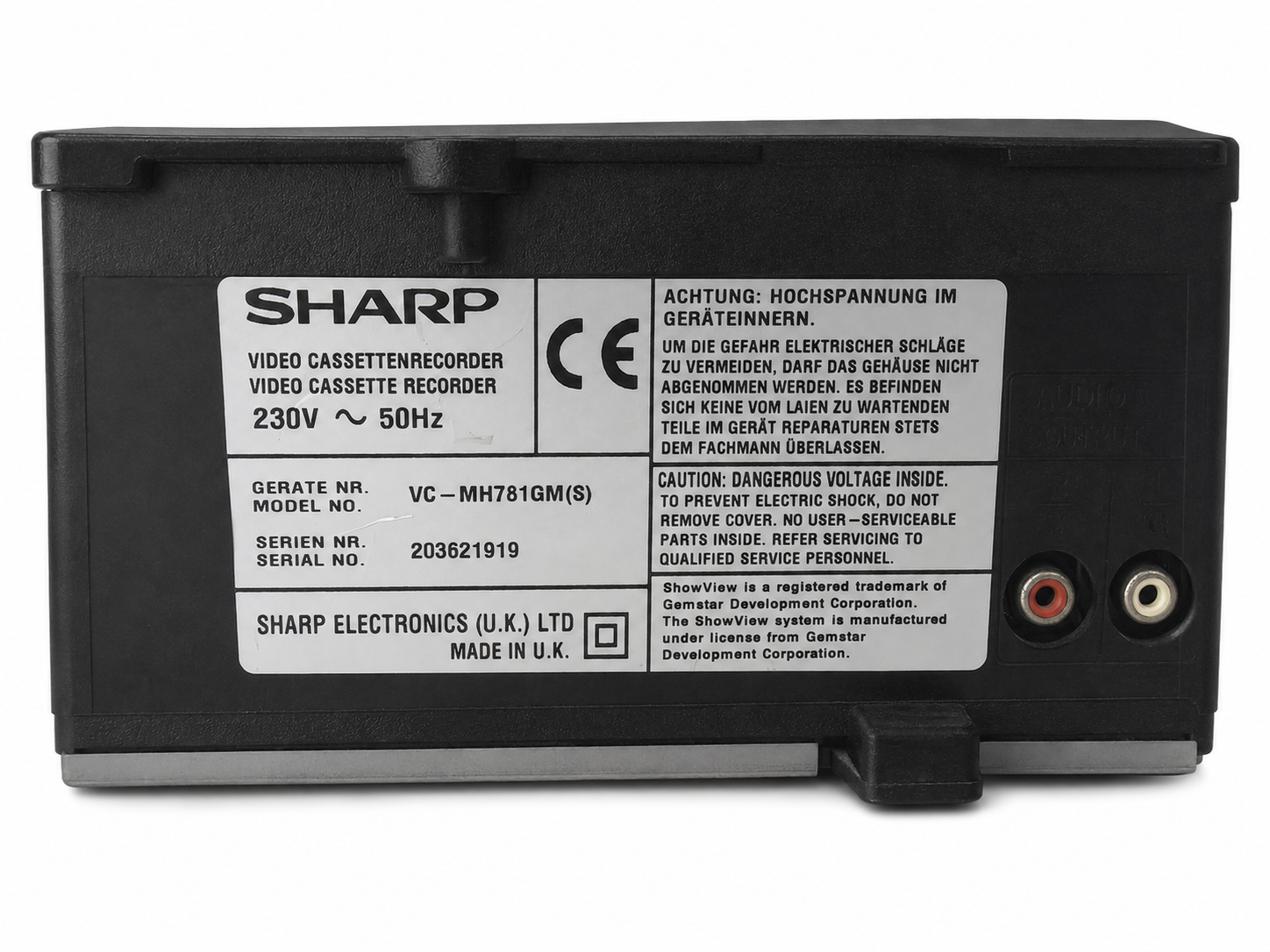 Typeplaatje van Sharp VC-MH781GM(S) VHS-videorecorder op witte achtergrond